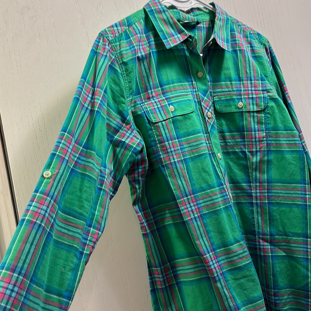 The North Face “Baylyn” Button Down. Women’s Size Large. Gently Used.